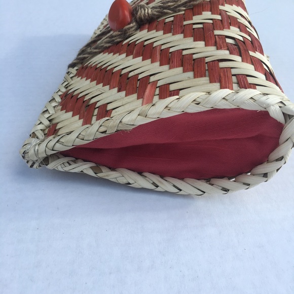 Rattan Woven straw clutch with stone clasp - Picture 4 of 8